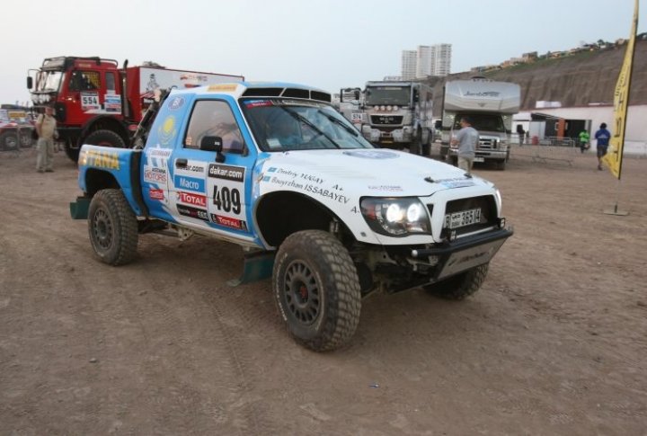 Crew of Bauyrzhan Issabayev and Dmitriy Yugai. Photo by RaceFace Sports Media Syndicate