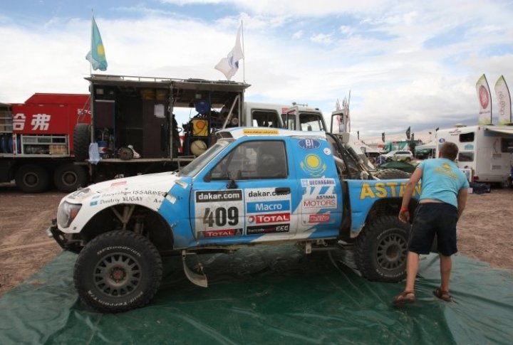 The crew of Bauyrzhan Issabayev and Dmitriy Yugai Photo courtesy of RaceFace Sports Media Syndicate