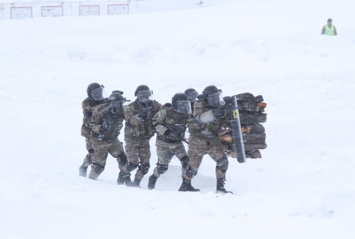 Weapons training at the Labyrinth training base. Photo by Marat Abilov©