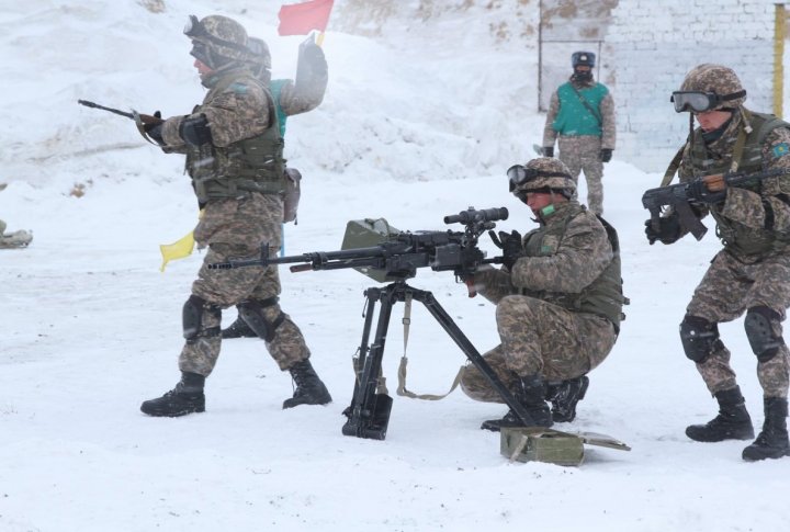 The soldiers are attracted by stable wages, free training and paid vacation. Photo by Marat Abilov©