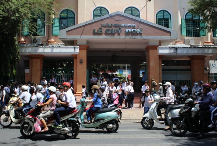 School at the center of Ho Chi Minh City. Photo by Roza Yessenkulova©