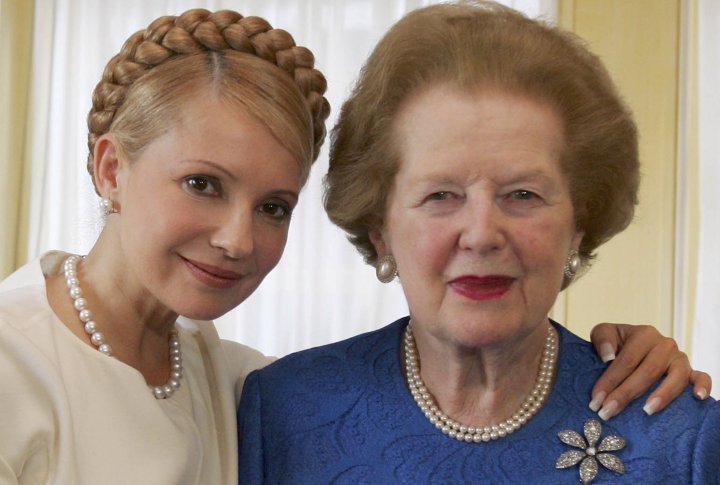 Former Ukrainian Prime Minister Yulia Tymoshenko (L) poses for a photo with former British Prime Minister Margaret Thatcher in London September 20, 2007. ©REUTERS