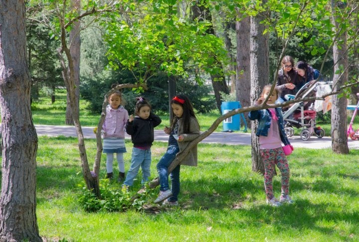 Kids playing at the lawn. Photo by Yaroslav Radlovskiy©