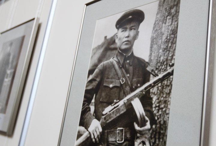 Nurum Sydykov (1917-1998). Born in Narynkol village of Almaty oblast. In June 1941 was a lance bombardier of the 125th rifle regiment. Took part in the battles near Brest and the guerilla movement in Brest oblast. Photo made in 1942 