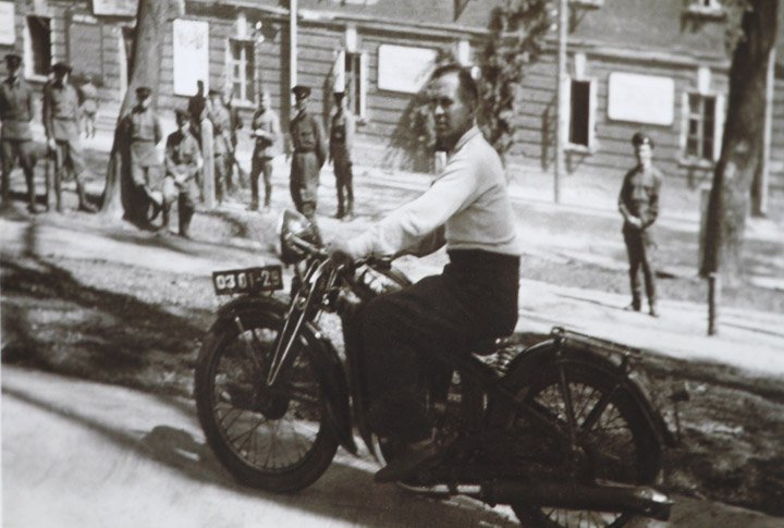 Commander of the 33rd separate engineering regiment Major I.N.Smirnov in the Citadel. 1941.