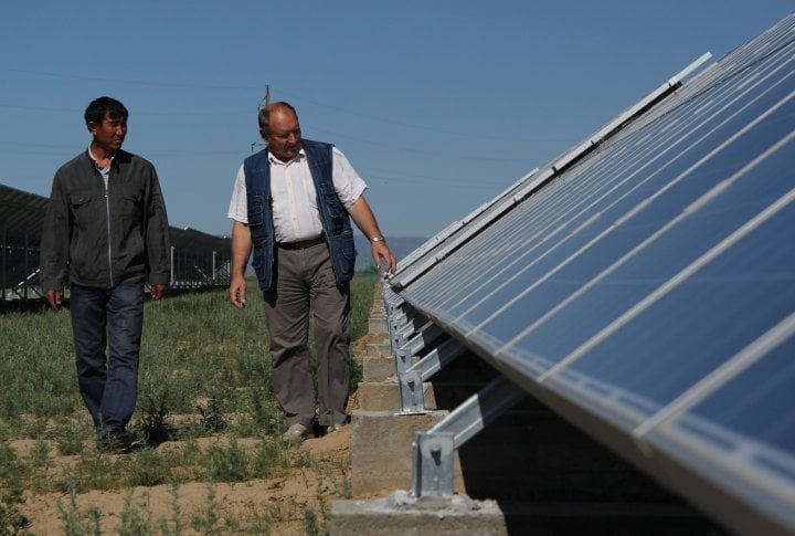 Engineers checking on the solar batteries. Photo by Dmitry Khegai©