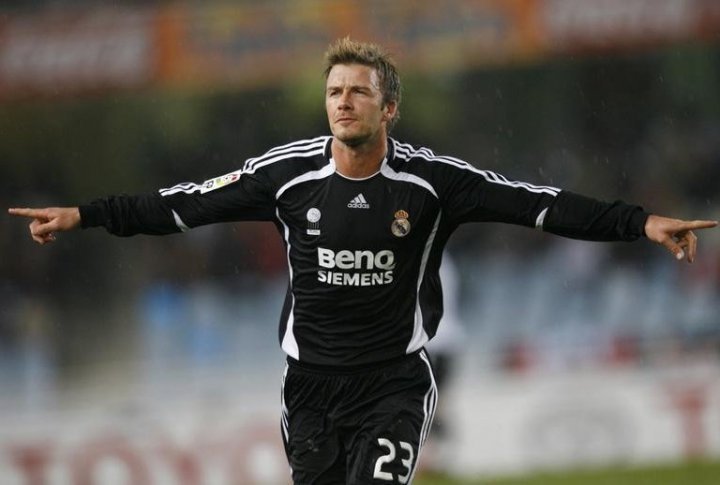 Real Madrid's David Beckham celebrates his goal against Real Sociedad. ©REUTERS/Felix Ordonez