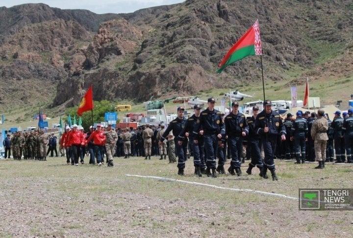 Rescue teams from different countries march at KazSpas-2013. Photo by Vladimir Prokopenko©