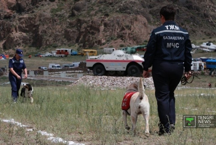 Dog breeders of Kazakhstan Emergency Situations Ministry. Photo by Vladimir Prokopenko©