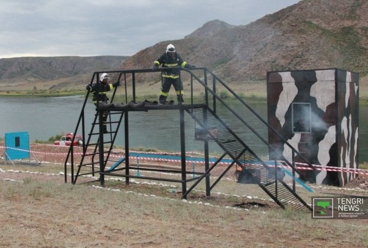 Rescuers at Fire stage. Photo by Vladimir Prokopenko©