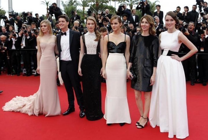 Director Sofia Coppola (2ndR) and cast members Claire Julien (L), Israel Broussard (2ndL), Taissa Farmiga (3rdL), Emma Watson (3rdR) and Katie Chang (R). ©REUTERS