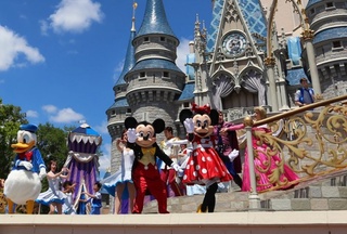 Performance at the Cinderella Castle. Photo by Yaroslav Radlvoskiy©