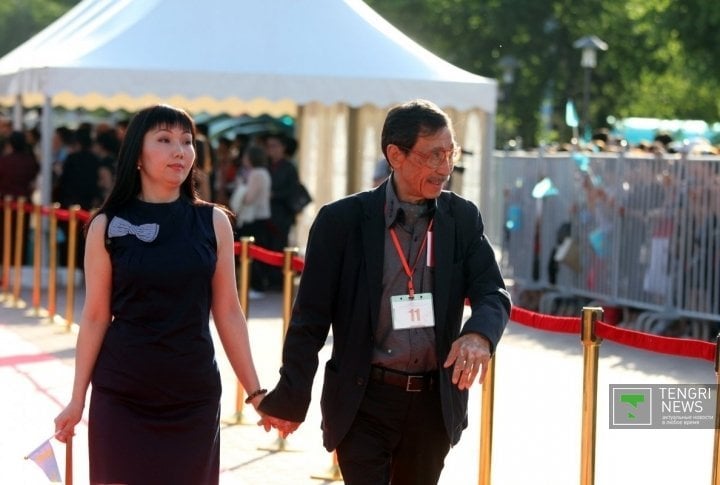 Filmmaker Satybaldy Narymbetov with wife. Photo by Aizhan Tugelbayeva©