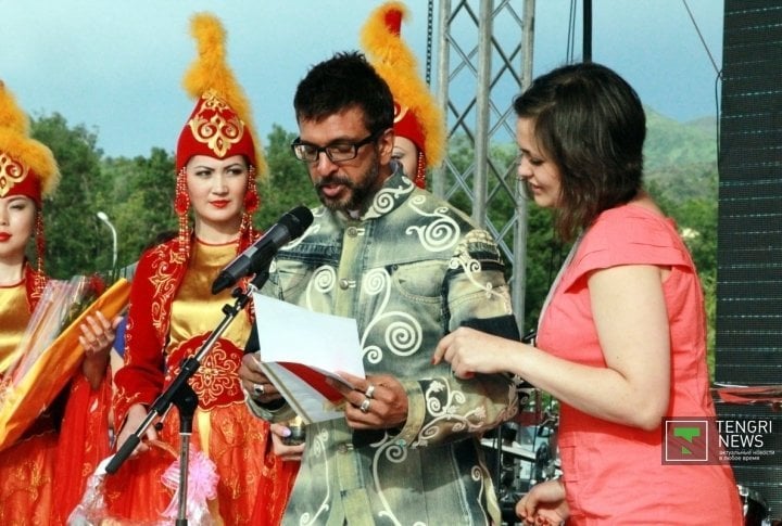 Jury member Javed Jeffrey from India announcing results. Photo by Aizhan Tugelbayeva©