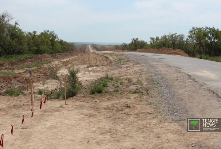 The burial site dated 4-3 century B.C. is located just a few yards from the road. Photo by Daniyar Bozov©