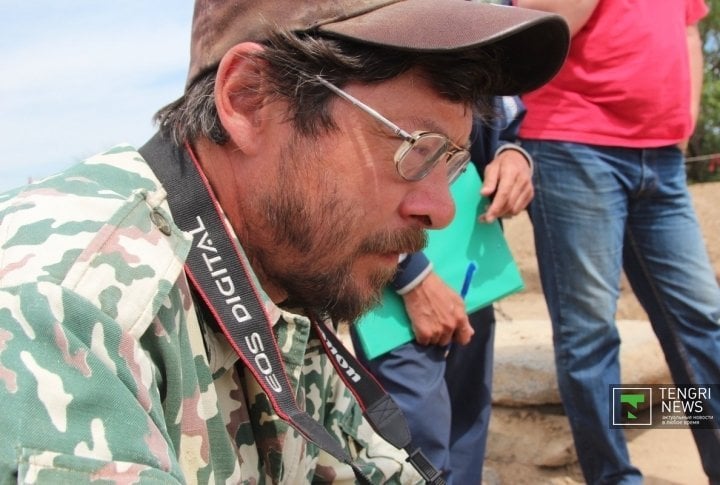 Archaeologist and painer Georgiy Peresvetov. Photo by Daniyar Bozov©