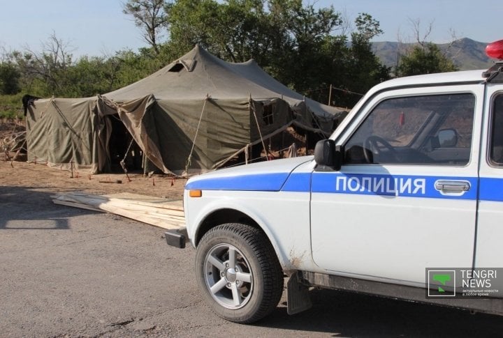 A field tent was erected over the tomb to let the experts work in any weather conditions. Photo by Daniyar Bozov©