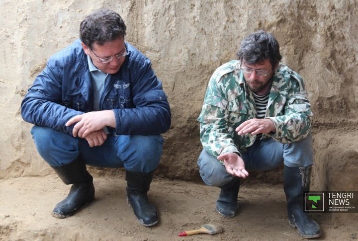 Timur Smagulov and George Peresvetov discussing plans. Photo by Daniyar Bozov©