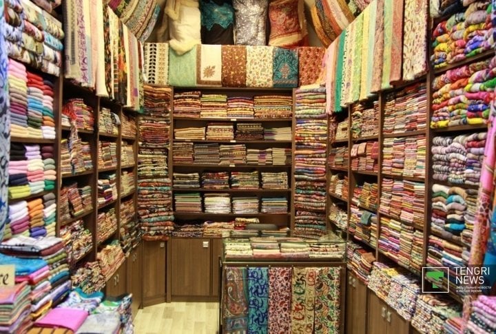 The Grand-Bazaar. Textile shop. Photo by Vladimir Prokopenko©