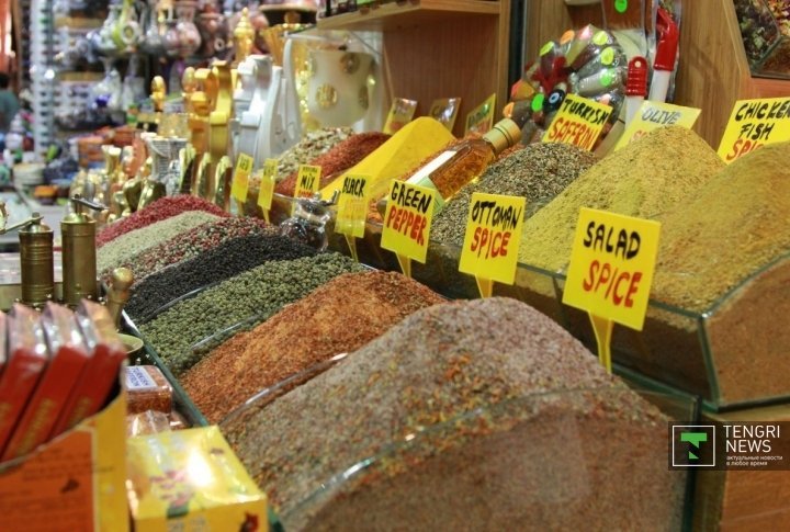 The Grand-Bazaar. Spices shop. Photo by Vladimir Prokopenko©