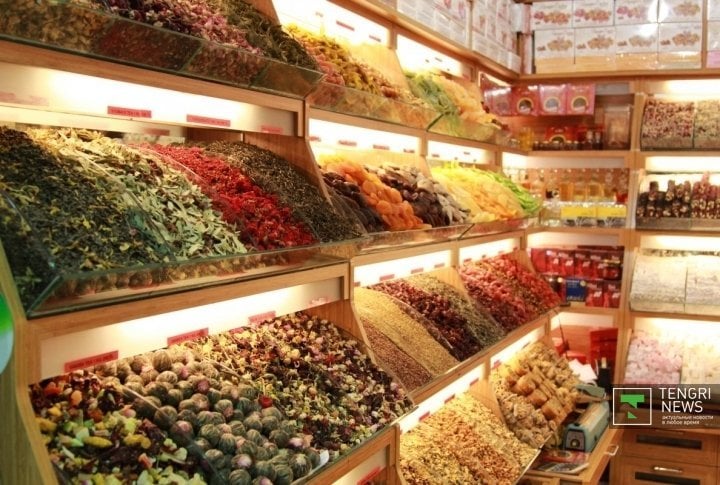 The Grand-Bazaar. Sweets shop. Photo by Vladimir Prokopenko©