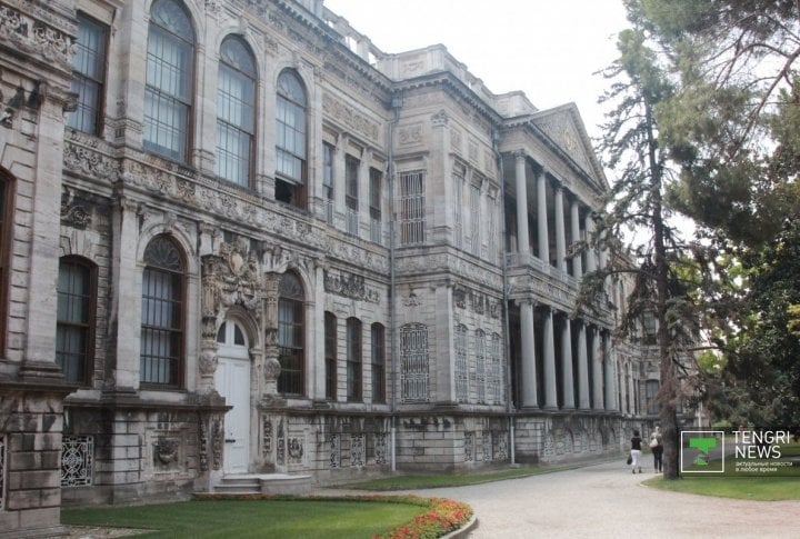 It was built in 1842-1853 for Abdulmecit I who got tired of the medieval palace Topkapi and wanted to have a baroque-styled palace. Photo by Vladimir Prokopenko©