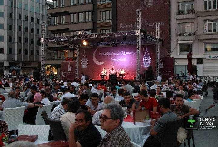 Taksim square after a Ramadan fasting  day. Photo by Vladimir Prokopenko©