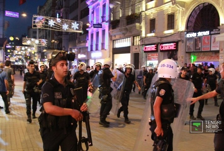 Police arrived at the square in the blink of an eye. Photo by Vladimir Prokopenko©