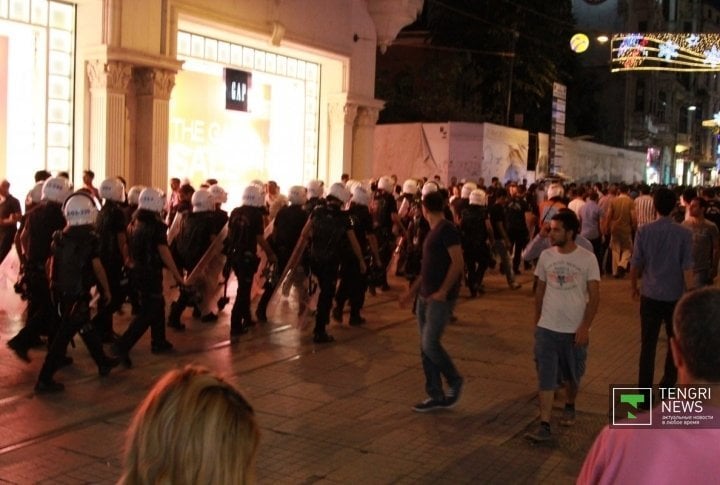 A rally on Istiklal Street. Photo by Vladimir Prokopenko©