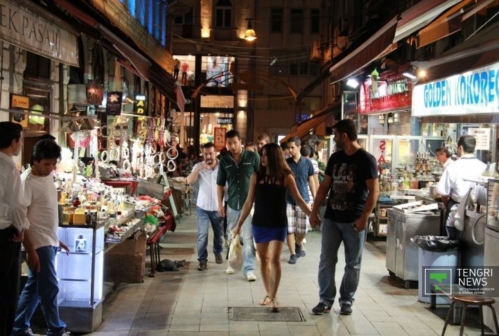 Istanbul at night. Photo by Vladimir Prokopenko©