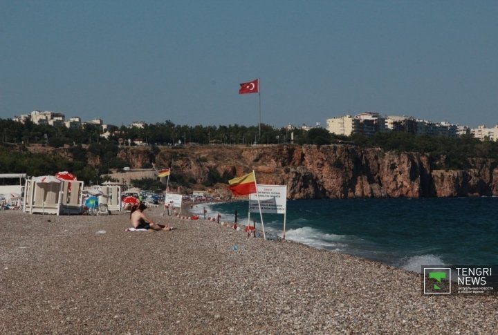 Antalya beach. Photo by Vladimir Prokopenko©