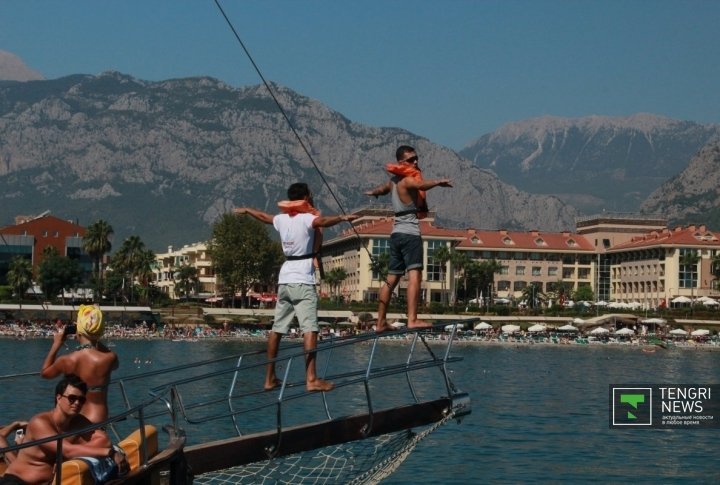 A show for tourist on a yacht. Photo by Vladimir Prokopenko©