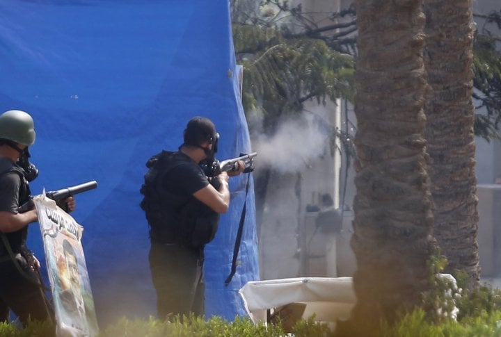 Riot police fire tear gas and rubber bullets at members of the Muslim Brotherhood and supporters of deposed Egyptian President Mohamed Mursi during clashes. ©REUTERS