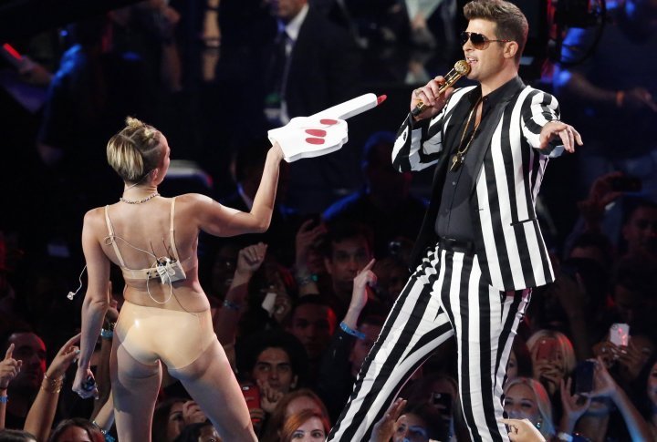 Maili Sairus and Robin Thicke. ©REUTERS