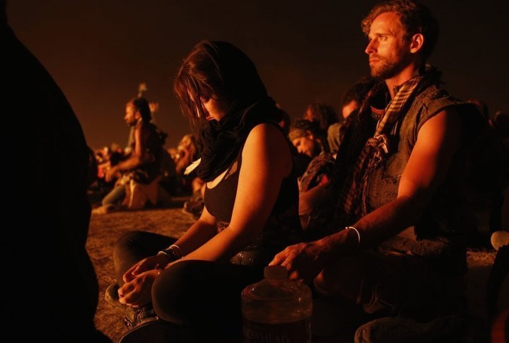 Ashlie Jump (L) and Boonda, his Playa name, watch as the Temple of Whollyness is burned. ©REUTERS