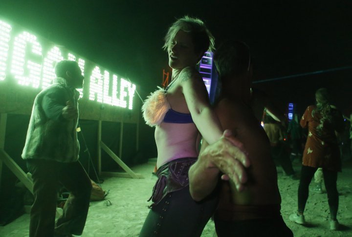 Participants dance during the Burning Man 2013 arts and music festival. ©REUTERS