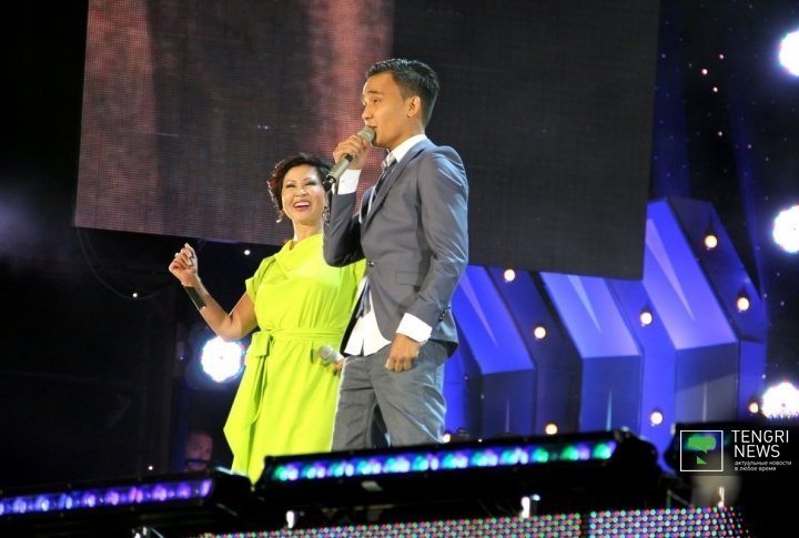 Roza Rymbayeva sang a song with her son Ali Okapov. Photo by Aizhan Tugelbayeva©