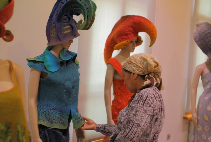 Presentation of felt clothes of Hungarian artist Judit Pocs. ©Yaroslav Radlovsky