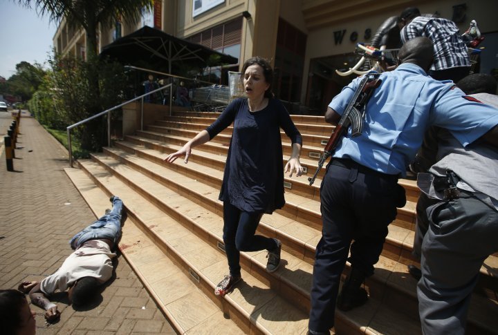 A woman running out of the mall in Nairobi, September 21, 2013. ©REUTERS