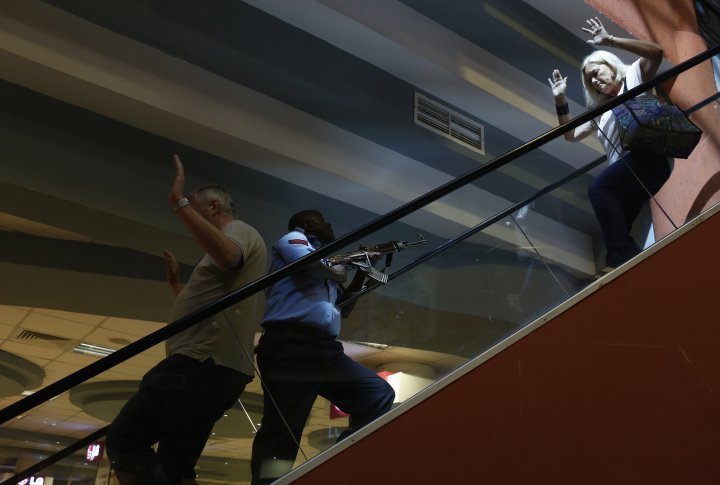 Policemen in Westgate mall in Nairobi, September 21, 2013. ©REUTERS