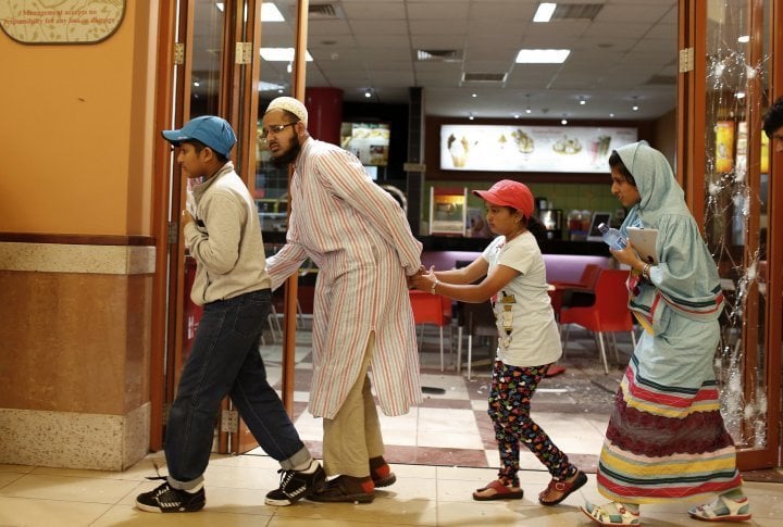 Civilians leaving Westgate mall in Nairobi, September 21, 2013. ©REUTERS