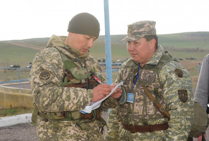 Жауынгерлік аудандарға шеру барысында десантшыларды басқару, өзара әрекет ету, бөлімшелердің ауызбірлігінің мәселелері шешіледі.