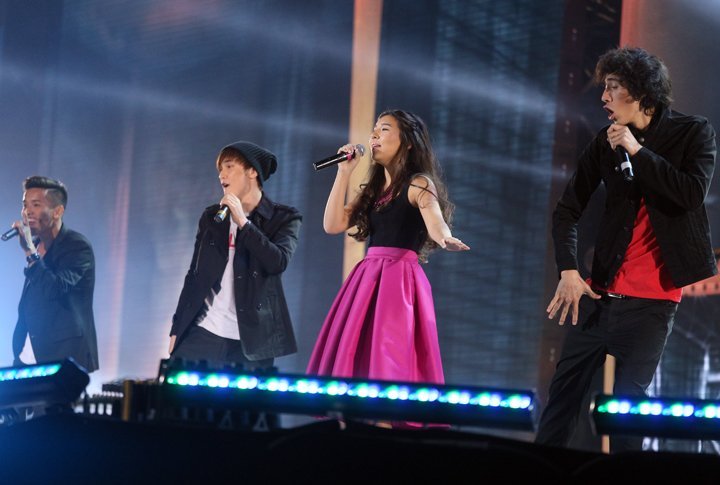 Венера Назарбаева Junior тобымен бірге "Ұсқынсыз шибөрі" бары" фильмінің әнін орындады. ©Ярослав Радловский