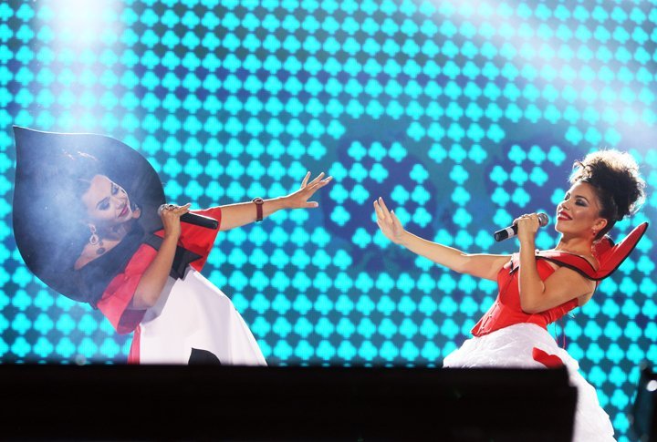 Әнел Арынова мен Диана Шарапова бондиана әндерінен үзінді орындады. ©Ярослав Радловский