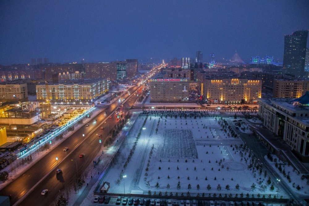 Сығанақ көшесі. "Аңсар" бизнес-орталығының терезесінен ашылатын көрініс. ©Тұрар Қазанғапов