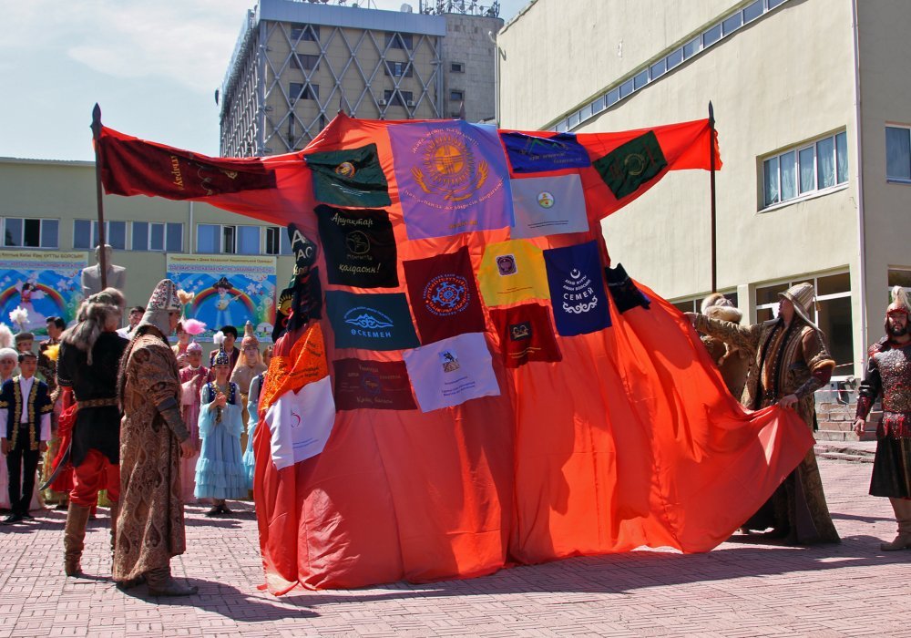 Шапан еліміздің барлық аймағына саяхат жасайды. © Роза Есенқұлова