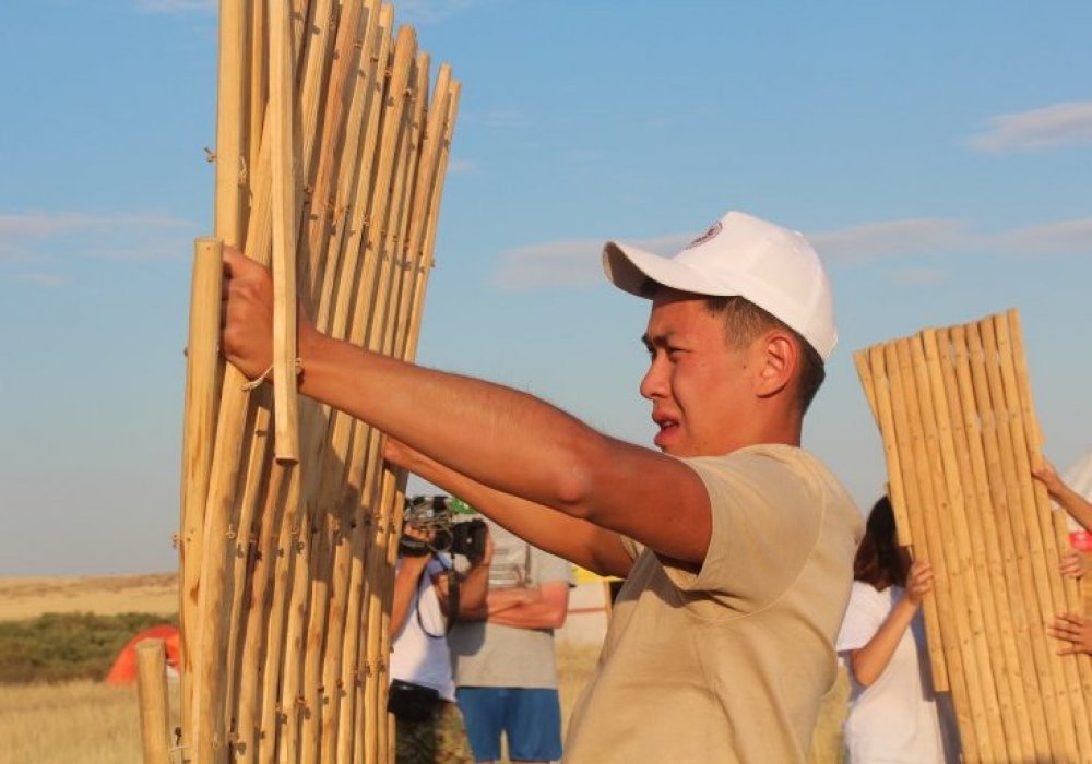 Осыдан кейін жастар киіз үй құрып үйренді. © Шоқан Алқабаев