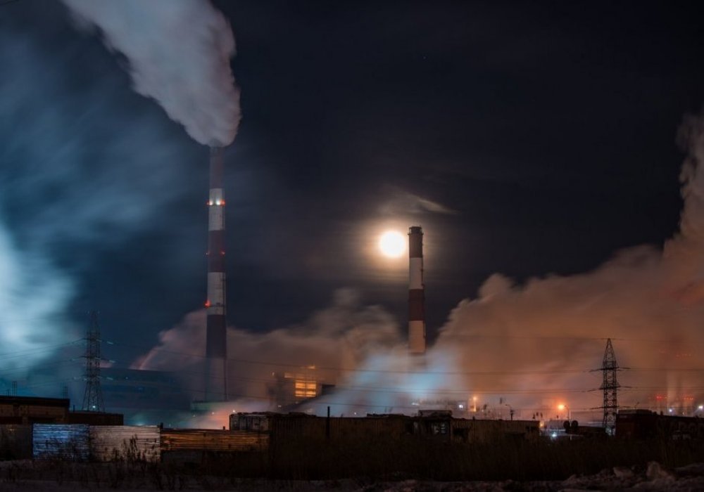 Ай ақыл мен рухани бақыт үшін де жауап береді. "Ай - әйелдердің ғаламшары және де Ай олардың эмоциялары үшін жауап береді, сондықтан әйелдер сезімтал болып келеді. Айдың толған кезінде өз эмоцияларымызды қадағалау, ішкі тыныштық пен бірқалыптылықты сақтау кез келген жағдайда маңызды. Мұндай кезде мидың тыныштығы үшін кез келген жаттығуларды орындау пайдалы. Мысалы, су жағасында серуендеу, медитация жасау, йогамен айналысу", - дейді мамандар.