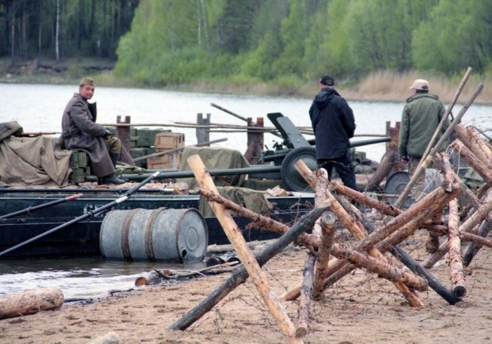 Трюктермен жұмыс істеуге ресейлік белгілі каскадер Валерий Деркач қатыстырылды