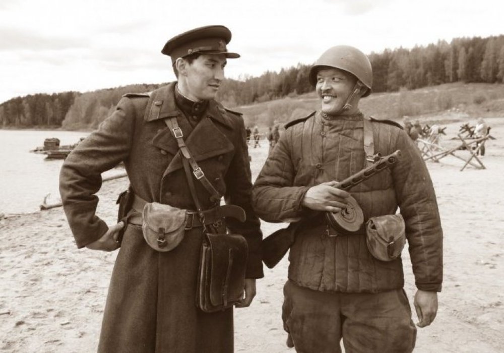 Актерлер Әділ Ахметов пен Нұржан Садыбеков